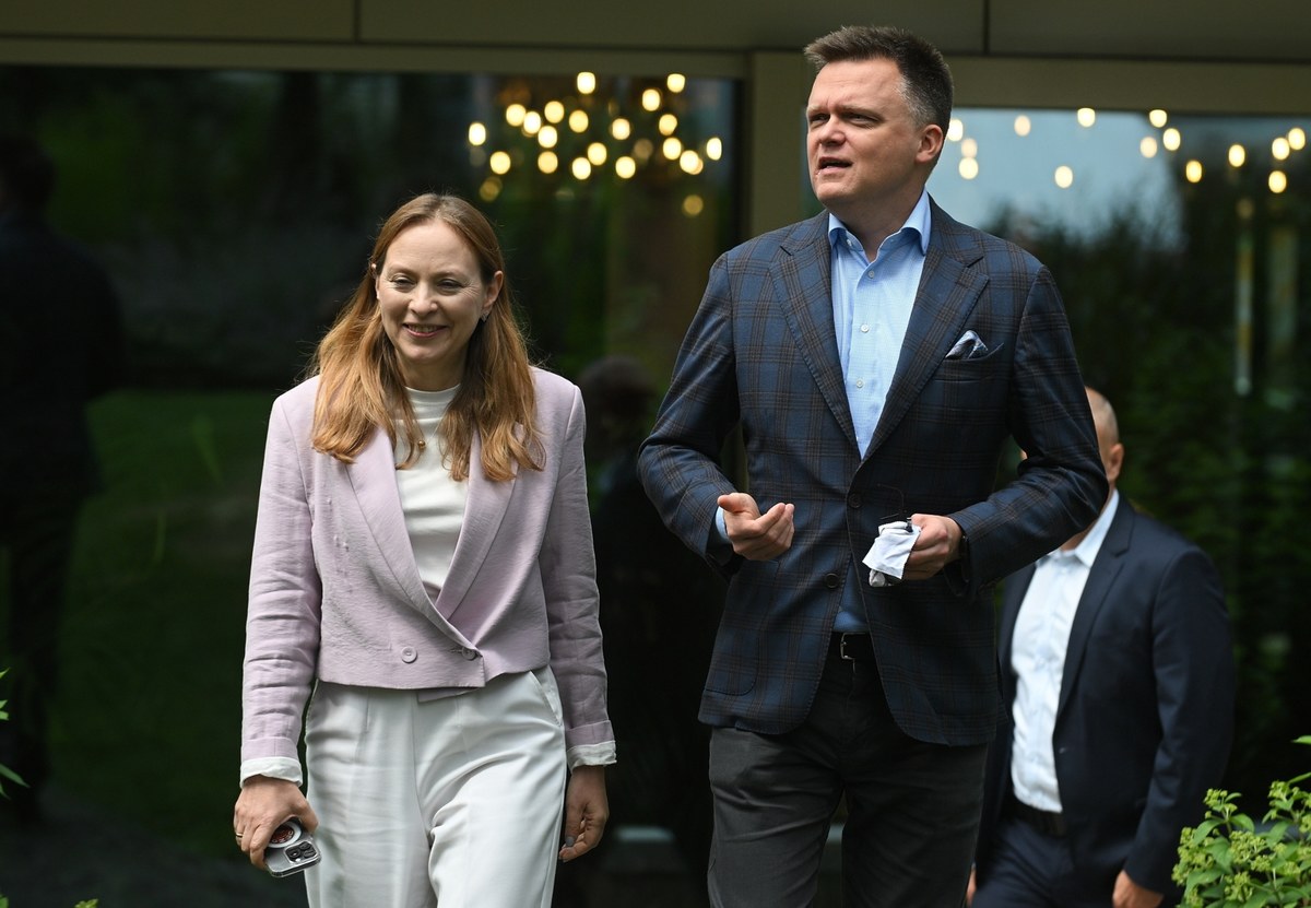Katarzyna Pełczyńska-Nałęcz będzie reprezentować Polskę 2050 przy negocjacyjnym stole liderów koalicji - dowiedział się nieoficjalnie dziennikarz RMF FM. Marszałek Sejmu Szymon Hołownia na czas urlopu wskazał minister funduszy jako swoją pełnomocniczkę, o czym miał zostać poinformowany premier Donald Tusk.