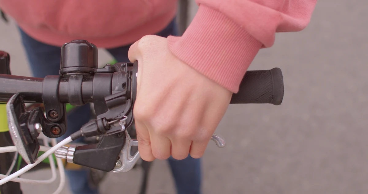 Nie miał kasku i prawa jazdy, a w organizmie miał ponad promil alkoholu – to bilans wykroczeń i przestępstw 16-latka, zatrzymanego po pościgu w Kobielu Wielkim w Łódzkiem.   