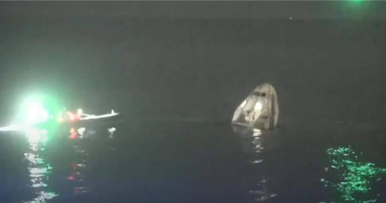 Sławosz Uznański-Wiśniewski wylądował. Polski astronauta wrócił na Ziemię