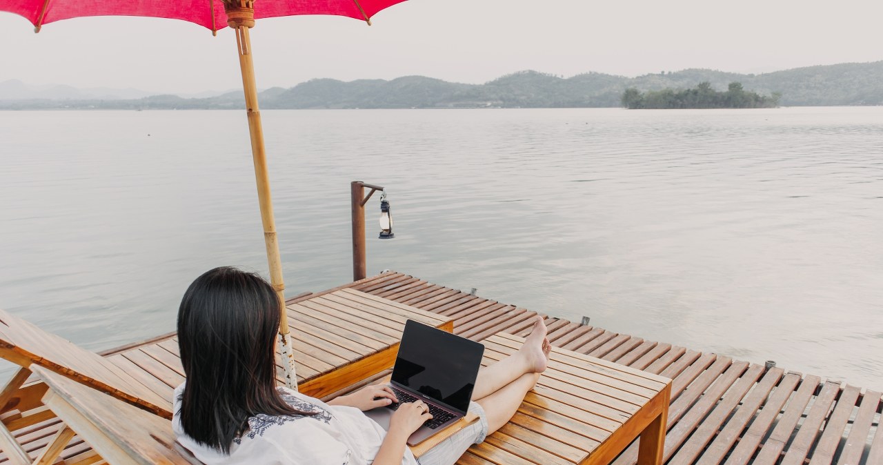 Jesteś na urlopie i dzwoni szef. Prawo mówi jasno, czy masz odebrać