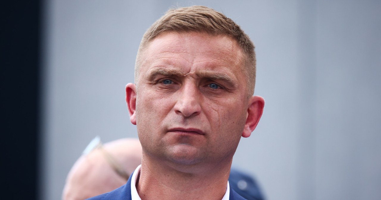 "Duda kończy w marnym stylu" vs. "miał powody". Komentarze po ułaskawieniu Bąkiewicza