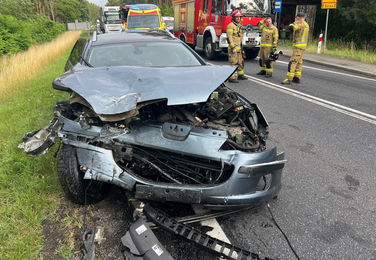 Na drodze krajowej nr 32 w Lubuskiem zderzyły się dwa samochody osobowe. Do szpitala trafiło dwoje dzieci w wieku 10 i 12 lat.