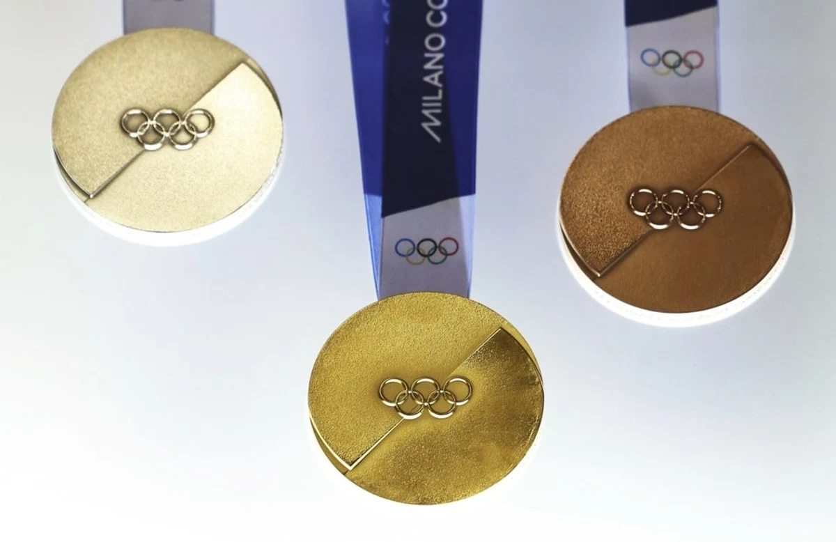 W przyszłym roku w Mediolanie i Cortinie d’Ampezzo we Włoszech odbędą się zimowe igrzyska olimpijskie. Z tej okazji we wtorek, w Wenecji, zaprezentowano medale, które będą wręczane najlepszym olimpijczykom i paralimpijczykom. Ich dwie połowy symbolizują sportowca oraz tych, którzy towarzyszą mu w drodze do sukcesu.