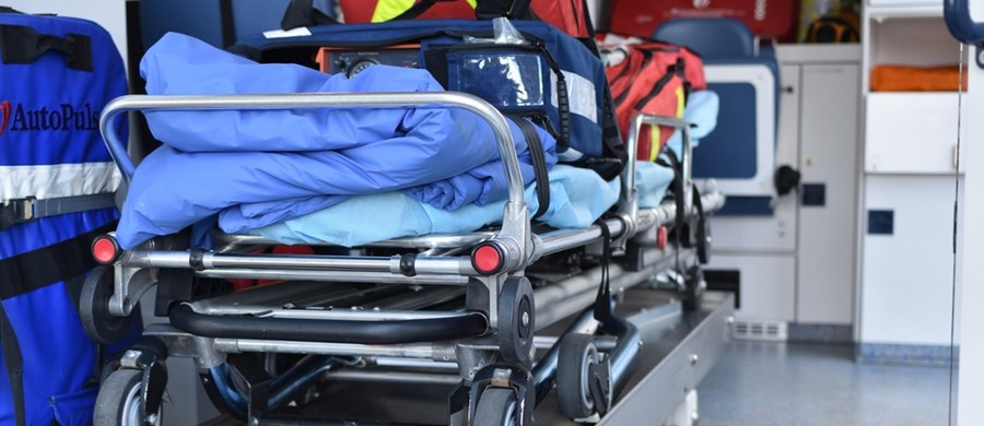 Lekarze alarmują: Szpitalne Oddziały Ratunkowe w Warszawie są na skraju wydolności. Brakuje miejsc, personelu i rozwiązań systemowych. "Mamy po 160 pacjentów dziennie, a lekarze są skrajnie wypaleni" - mówi dr hab. n. med. Paweł Łęgosz z Kliniki Ortopedii i Traumatologii WUM.