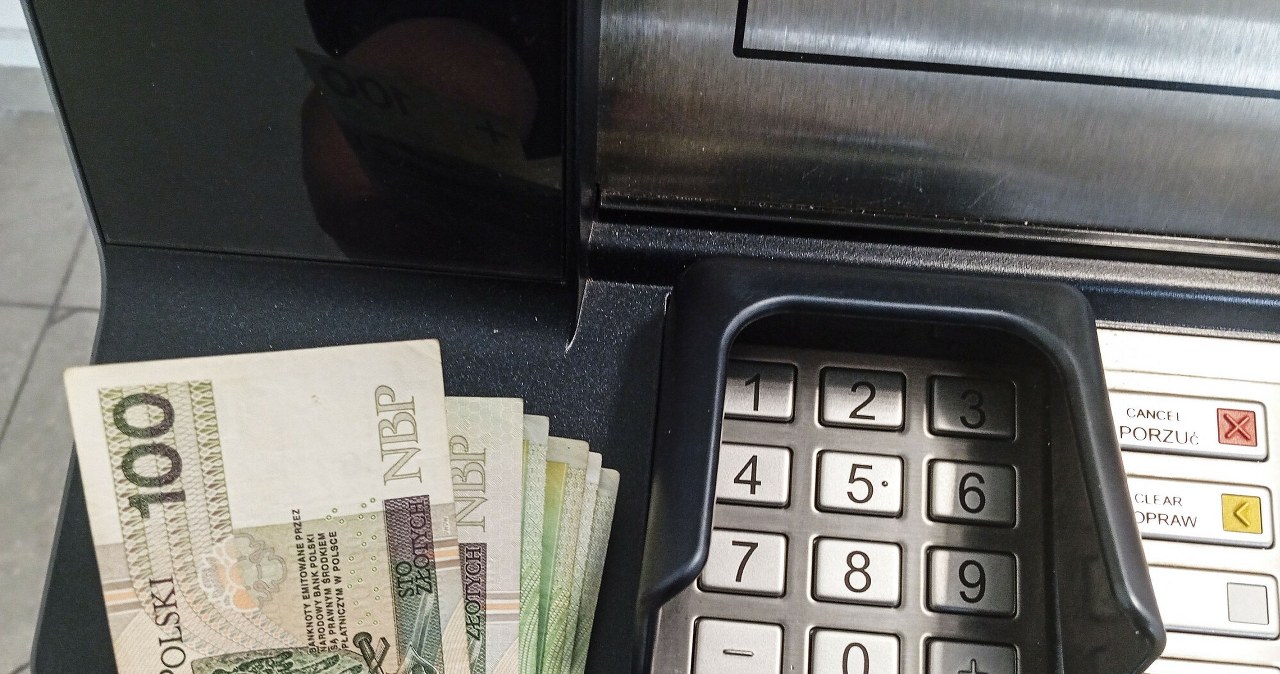 Limit wpłat na konto we wpłatomacie. Powyżej tej kwoty bank zawiadomi KAS