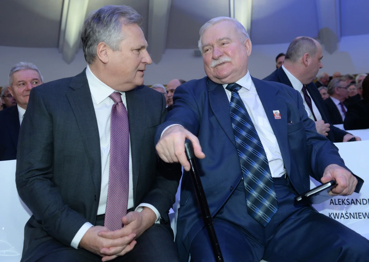 Ułaskawienie Roberta Bąkiewicza przez Andrzeja Dudę odbiło się głośnym echem. Prezydent Duda wydał od 2015 r. postanowienia, na mocy których ułaskawionych zostało 146 osób; 970 osobom odmówiono ułaskawienia - poinformowała prezydencka kancelaria. Jego poprzednicy ułaskawiali znacznie więcej osób.