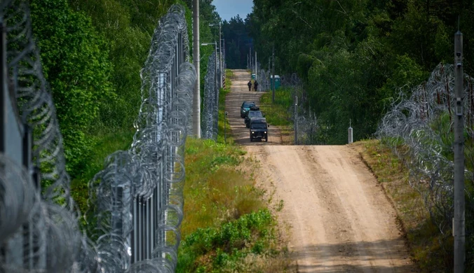 "Jasne zasady użycia broni". Szef MON o ataku migranta na żołnierza