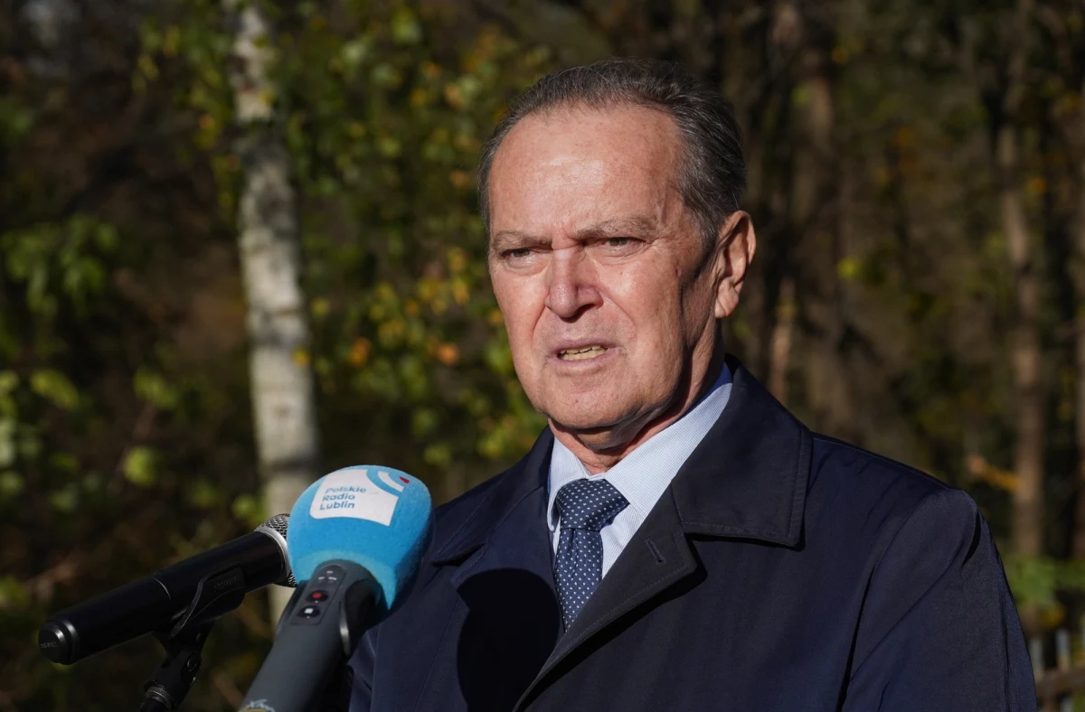 Profesor Andrzej Kidyba stanie przed sądem. Prokuratura zarzuca mu wieloletnie znęcanie się psychiczne nad żoną i grożenie jej śmiercią. To jednak niejedyne kontrowersje wokół znanego prawnika - na jego zachowanie skarżyli się także studenci, a uczelnia wszczęła wobec niego postępowanie dyscyplinarne.