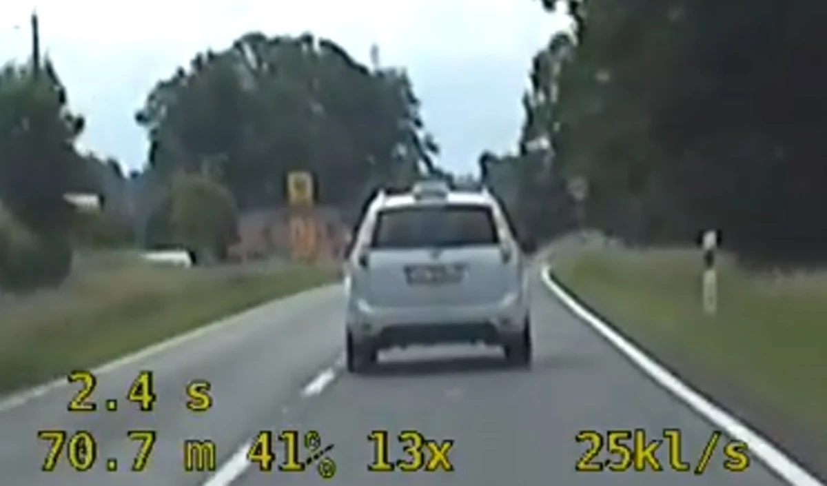 Z prędkością 106 km/h jechał 32-letni taksówkarz w terenie zabudowanym na Pomorzu. Został zatrzymany do kontroli przez policję i ukarany. Nie jechał jednak do klienta, ani z pasażerem.