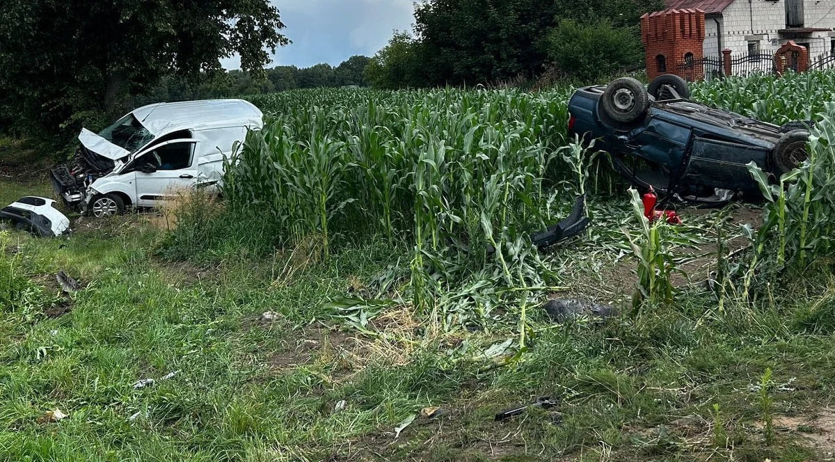 Pięć osób zostało zabranych do szpitali w wyniku wypadku dwóch samochodów osobowych w Wólce Ciechomskiej na Lubelszczyźnie. Na miejsce wezwano m.in. śmigłowiec Lotniczego Pogotowia Ratunkowego.