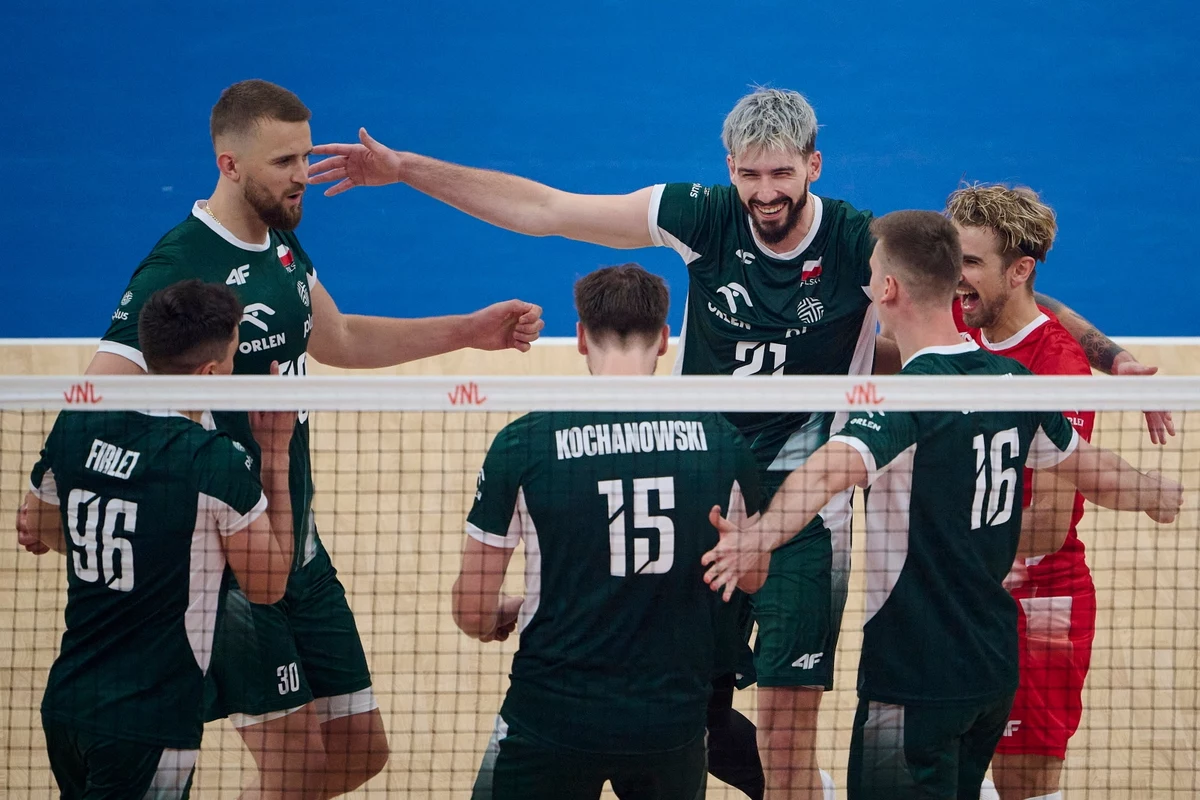 ​Polscy siatkarze pokonali w pięciosetowym boju reprezentację Iranu 3:2 w swoim pierwszym meczu turnieju Ligi Narodów w Gdańsku. We wcześniejszych środowych spotkaniach broniący tytułu Francuzi wygrali 3:1 z Chinami, a Kuba zwyciężyła 3:2 Bułgarię.