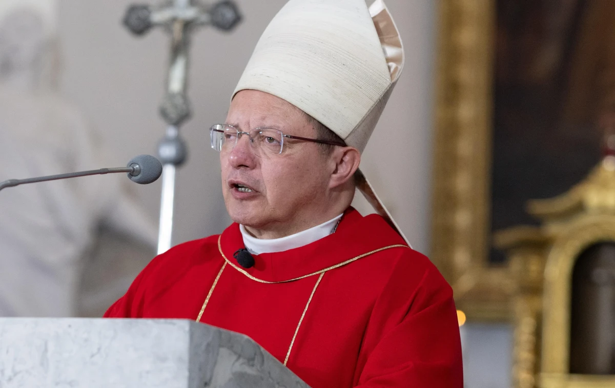 Powołanie niezależnej komisji badającej skalę wykorzystania seksualnego w Archidiecezji Łódzkiej w liście skierowanym do wiernych zapowiedział kardynał Grzegorz Ryś. Nasz dziennikarz dotarł do treści dokumentu, który ma być odczytany w najbliższą niedzielę w kościołach. Kardynał Ryś w mocnych słowach apeluje także o nawrócenie języka w sprawie migrantów i uchodźców.