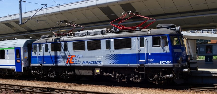 Specjalna komisja kolejowa wyjaśni przyczyny środowego incydentu w Raciborzu w Śląskiem. Na jednym torze znalazły się pociągi Intercity i Polregio. Na szczęście nikomu nic się nie stało.