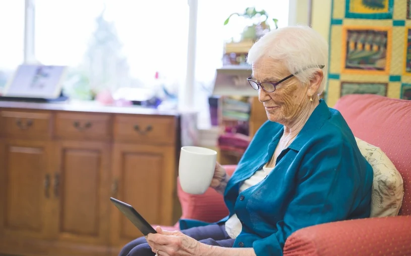 ZUS pays nearly PLN 7,000 to centenarians regardless of pension