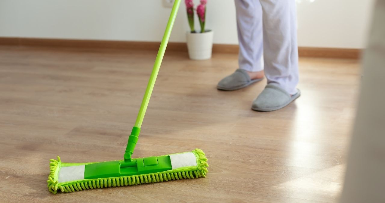 Dodaj do wody, a twoje panele będą lśnić jak nowe