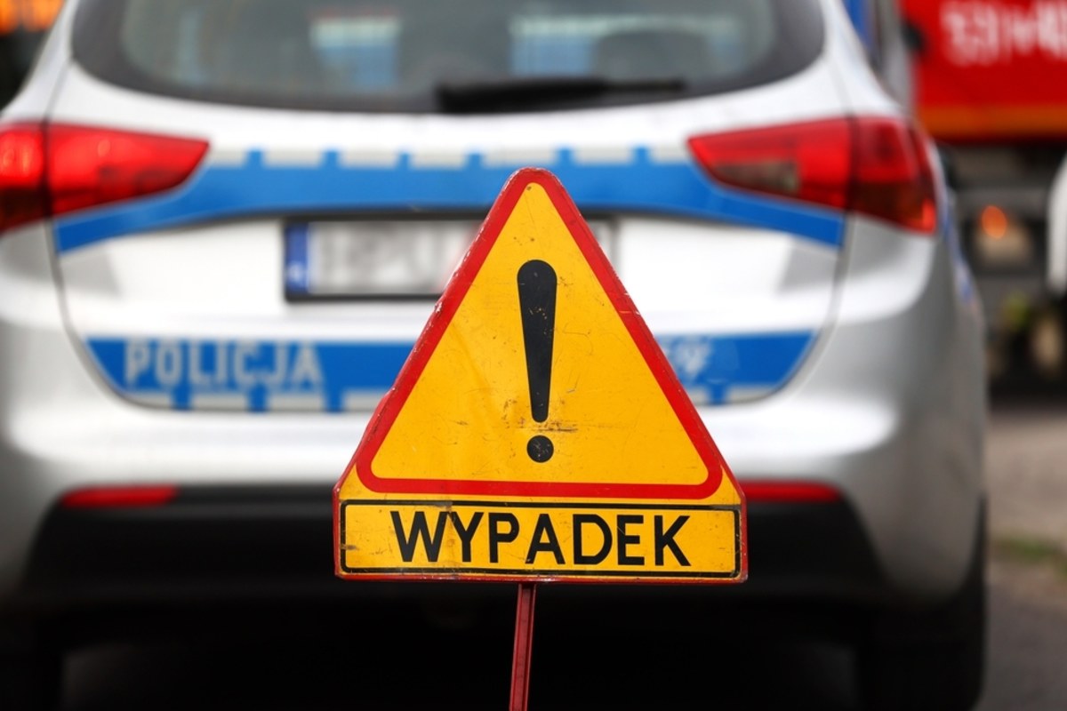 Wypadek busa i osobówki. 5 osób rannych