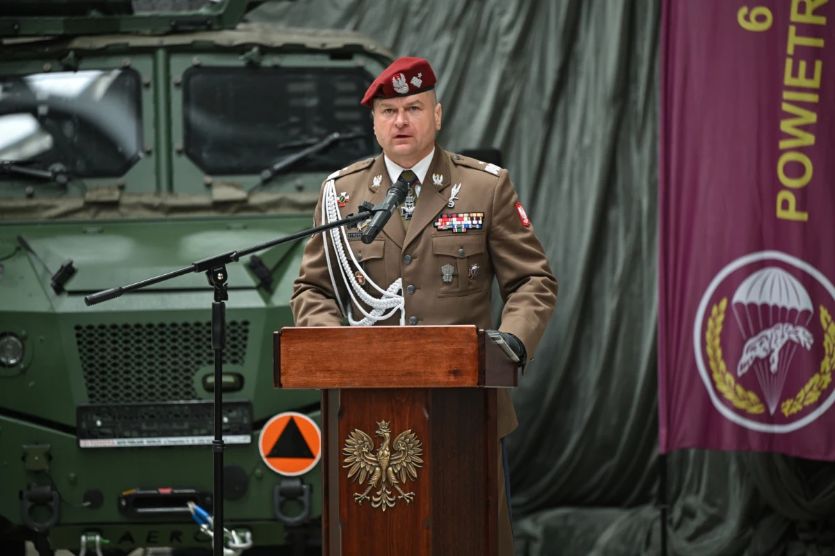 Polscy "specjalsi" mają nowego dowódcę. W czwartek został nim gen. Michał Strzelecki, dotychczasowy dowódca 6. Brygady Powietrznodesantowej. Szef MON Władysław Kosiniak-Kamysz wyraził przekonanie, iż doświadczenie i przygotowanie wojskowego pozwoli na sprostanie dzisiejszym wyzwaniom.