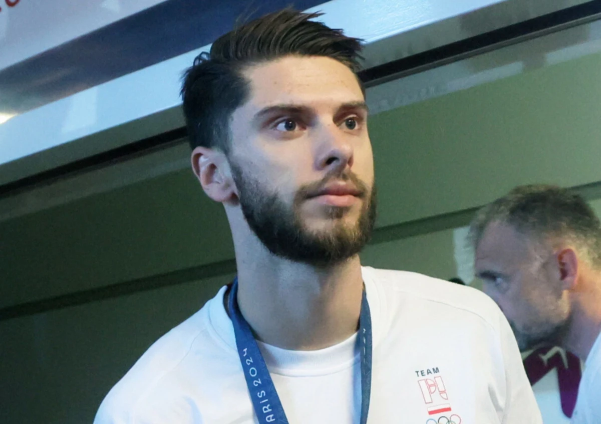 Aleksander Śliwka, kapitan reprezentacji Polski w siatkówce, doznał poważnej kontuzji stopy podczas treningu w Gdańsku i prawdopodobnie nie pojawi się już na boisku w tym sezonie. "Olkowi trudno będzie wrócić. Musimy sobie radzić bez niego" - mówił po czwartkowym meczu z Kubą selekcjoner Nikola Grbić. 