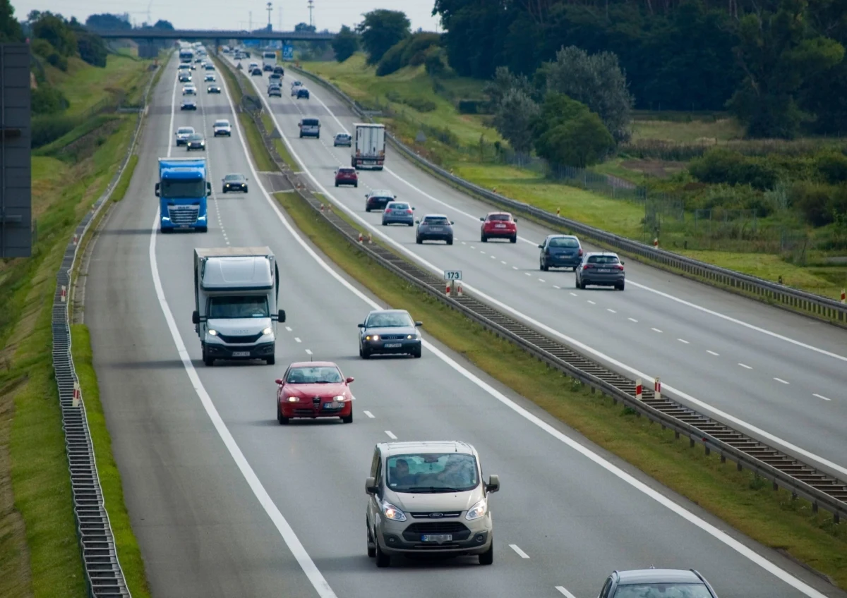 ​Odcinek A2 między Warszawą a Białą Podlaską zostanie otwarty jeszcze w tym roku. Podobnie jak drugi fragment Obwodnicy Metropolii Trójmiejskiej oraz odcinek S7 Modlin-Czosnów - pisze w piątek "Rzeczpospolita".