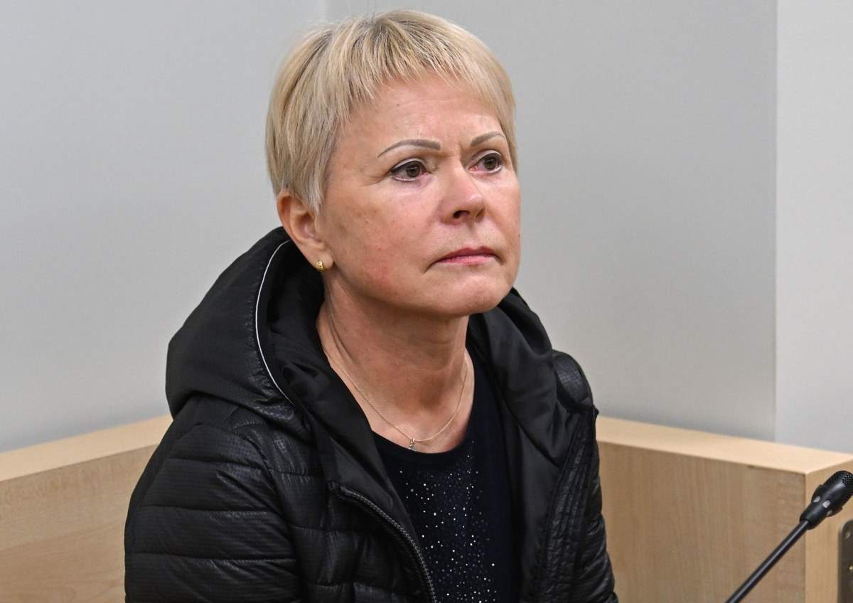 ​Prokuratura Okręgowa w Zielonej Górze umorzyła śledztwo dotyczące jednej z najbardziej kontrowersyjnych akcji służb w ostatnich latach - nalotu funkcjonariuszy Centralnego Biura Antykorupcyjnego (CBA) na gabinet ginekolożki dr Marii Kubisy w Szczecinie. Do przeszukania doszło 9 stycznia 2023 roku, za czasów prokuratora generalnego Zbigniewa Ziobry. Sprawa odbiła się szerokim echem w całej Polsce, stając się symbolem nadużyć władzy wobec kobiet. Teraz, po ponad dwóch latach, śledczy nie dopatrzyli się żadnych nieprawidłowości. Pokrzywdzone pacjentki czują rozgoryczenie. "Jakby ktoś dał mi w twarz. Jestem zdruzgotana. Załamana" - mówi jedna z kobiet. O sprawie pisze "Gazeta Wyborcza".