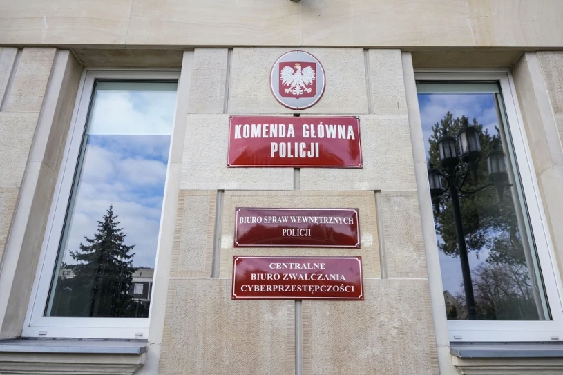 Ponovno odprli preiskavo eksplozije raketometnega izstrelka na poljskem poveljstvu policije