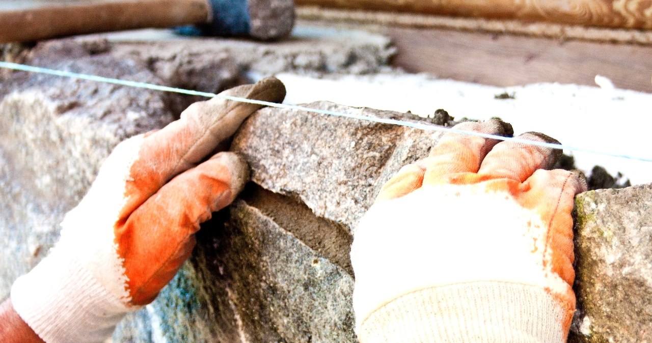 Przypadkowe odkrycie na Dolnym Śląsku. Skarb ukryty w starym piecu