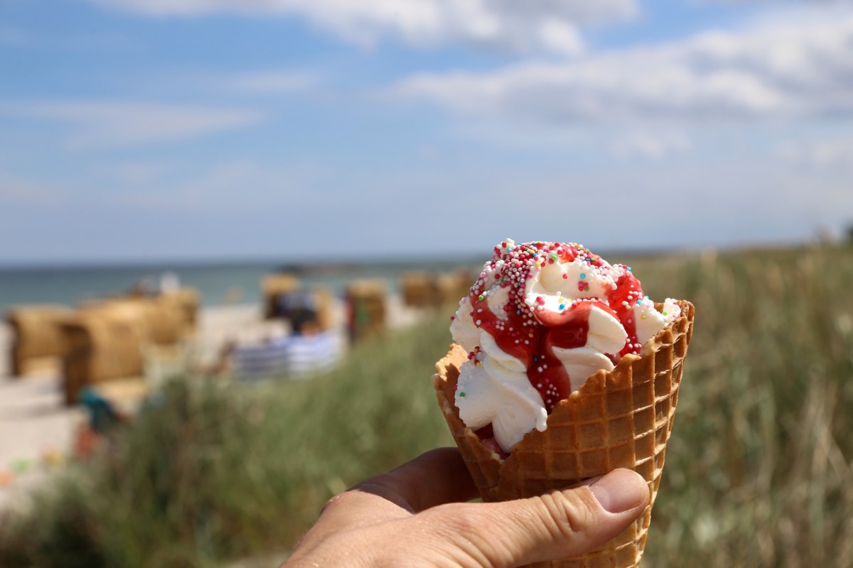 Sanepid ujawnia: Bakterie w lodach z popularnych nadmorskich miejscowości