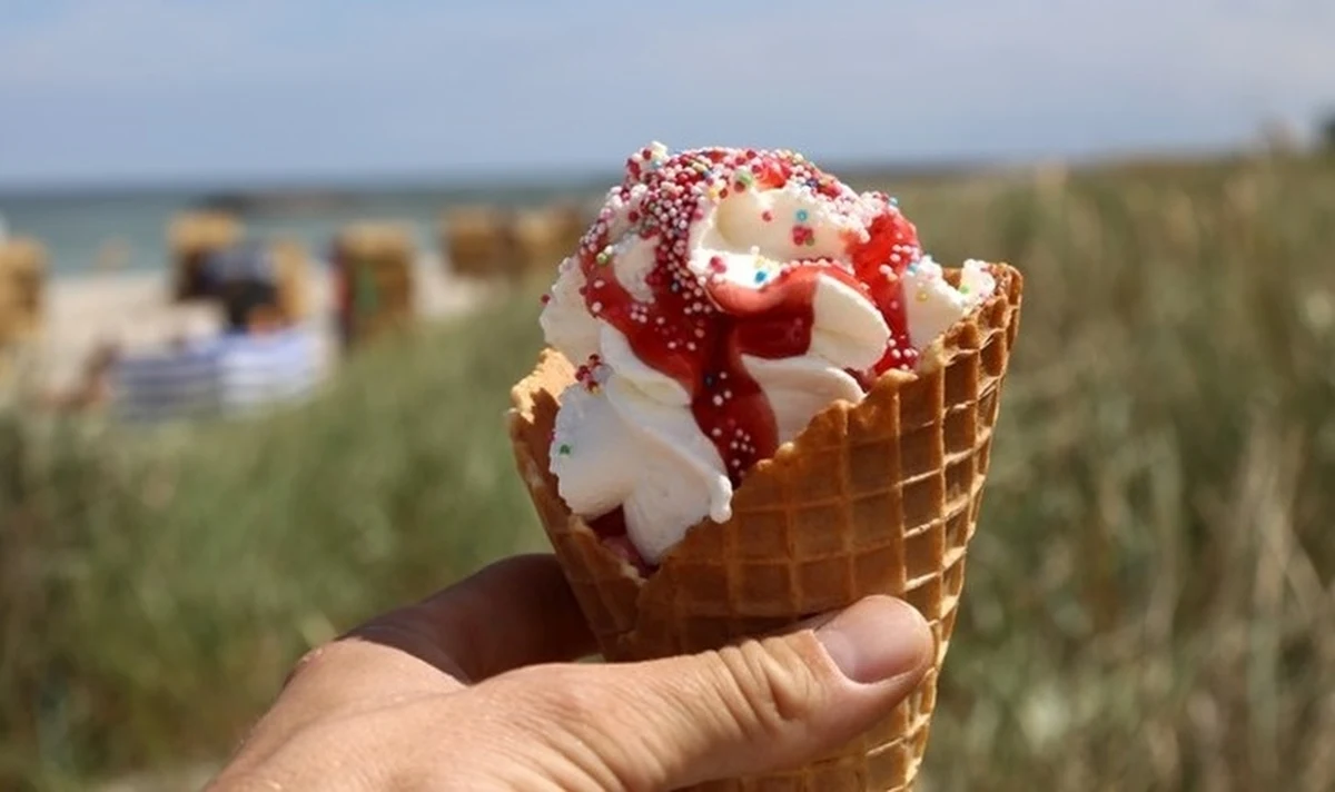 Niepokojące wyniki kontroli sanepidu na Pomorzu. W ponad jednej piątej przebadanych próbek lodów z automatów w Gdańsku, Stegnie, Ustce i Sopocie wykryto zbyt wysoki poziom enterobakterii. 