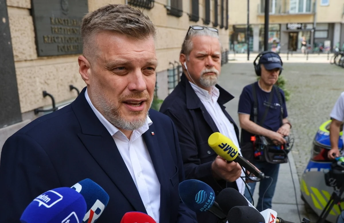 W piątek doszło do ważnego spotkania współprzewodniczącego Partii Razem Adriana Zandberga z prezydentem elektem Karolem Nawrockim. Tematem rozmów były w szczególności kwestie polityki społecznej oraz mieszkaniowej. Obaj politycy podkreślili zgodność w sprawie konieczności szybkiego wprowadzenia nowych przepisów dotyczących asystencji osobistej.