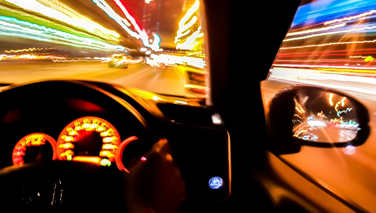 Niespodziewany zwrot w sprawie pirata drogowego, który usłyszał zarzuty spowodowania zagrożenia katastrofą lądową za jazdę w Warszawie samochodem z prędkością przekraczającą 350 kilometrów na godzinę. Jak dowiedział się reporter RMF FM Krzysztof Zasada, prokuratura umorzyła śledztwo dotyczące tej brawurowej jazdy. 