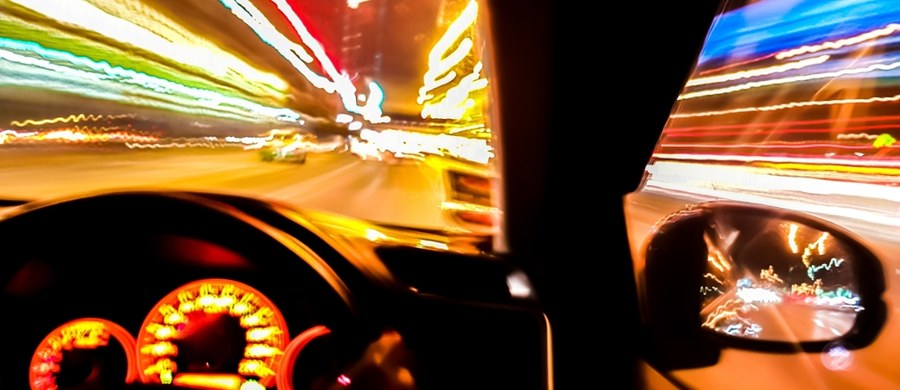 Niespodziewany zwrot w sprawie pirata drogowego, który usłyszał zarzuty spowodowania zagrożenia katastrofą lądową za jazdę w Warszawie samochodem z prędkością przekraczającą 350 kilometrów na godzinę. Jak dowiedział się reporter RMF FM Krzysztof Zasada, prokuratura umorzyła śledztwo dotyczące tej brawurowej jazdy. 
