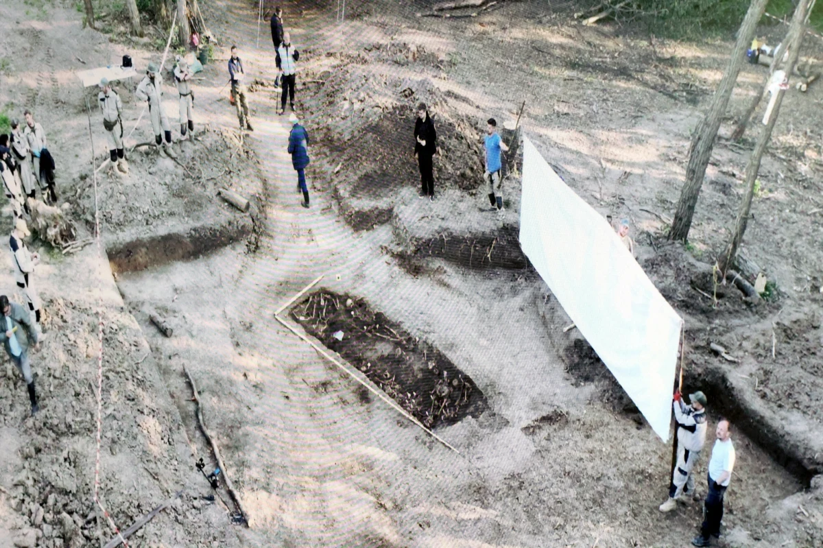 Jeszcze w tym roku można spodziewać się pierwszych wyników prac nad identyfikacją ofiar zbrodni wołyńskiej. Naukowcy ze Szczecina badają szczątki znalezione w masowej mogile w Puźnikach w obwodzie tarnopolskim na Ukrainie. To tam wiosną odbyła się pierwsza ekshumacja ofiar mordów dokonanych na Polakach przez ukraińskich nacjonalistów.