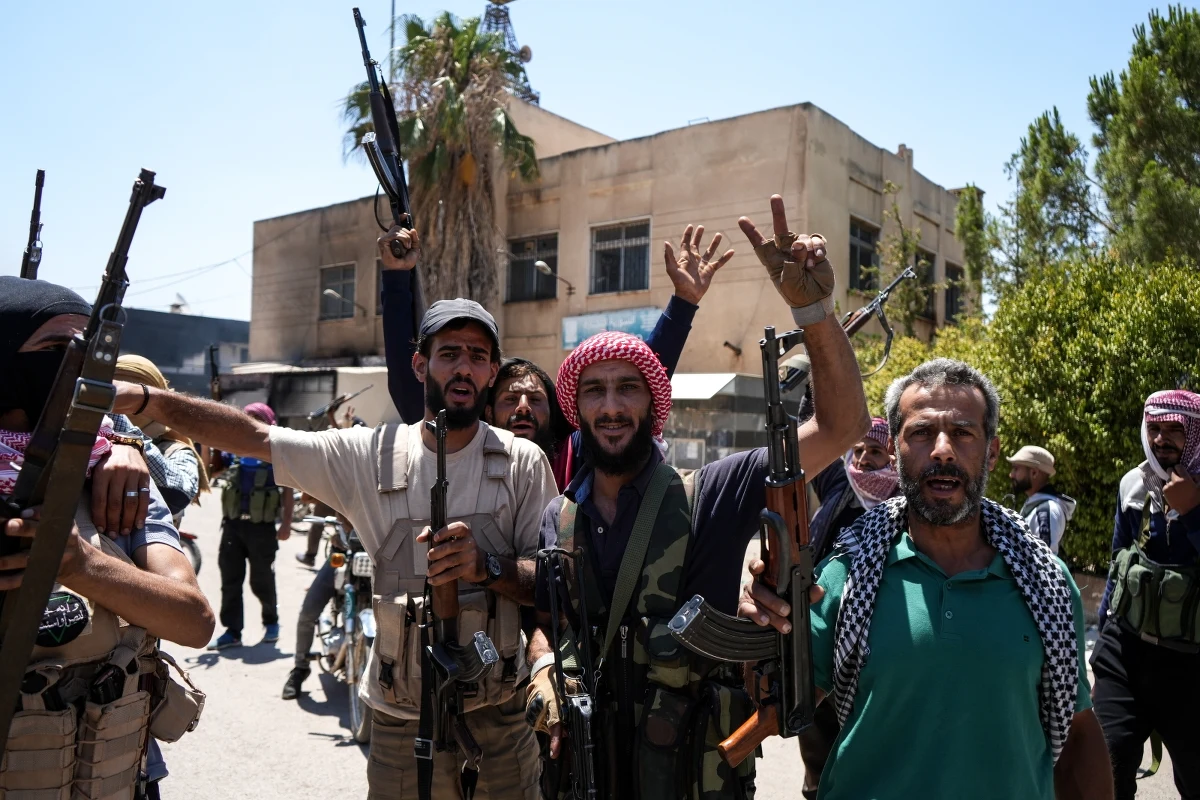 Izrael i Syria ogłosiły zawieszenie broni przy kluczowym udziale Stanów Zjednoczonych oraz wsparciu Turcji, Jordanii i innych państw regionu. Informację tę przekazał ambasador USA w Turcji Tom Barrack, który pełni także funkcję specjalnego wysłannika ds. Syrii.