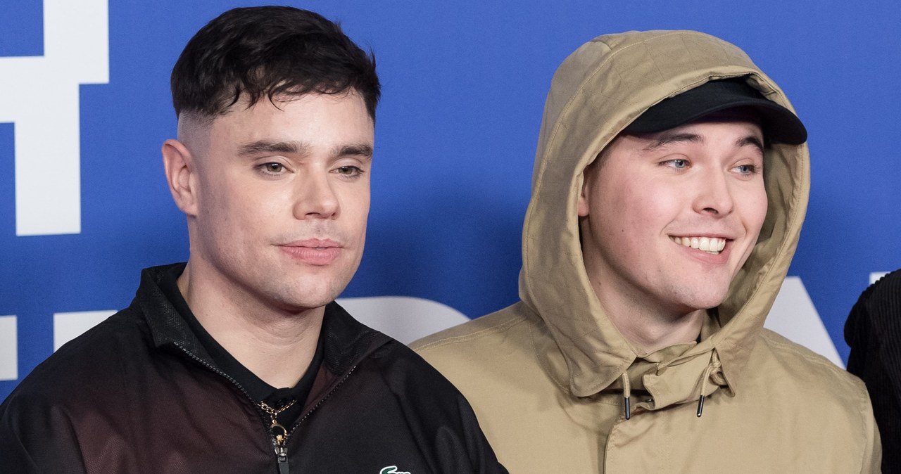 Trwa jubileuszowa, 25. edycja festiwalu BNP Paribas Nowe Horyzonty, który opanował cały Wrocław. Pokazy filmowe odbywają się nie tylko w głównej siedzibie festiwalu, ale także m.in. w DCF-ie, na Rynku czy w OPT Zamek. W piątkowy wieczór, 18 lipca, wybrałam się do Dolnośląskiego Centrum Filmowego na seans filmu "Kneecap" - fabularnej opowieści o drodze irlandzkiego zespołu hiphopowego na sam szczyt. Produkcja przepełniona buntowniczym patriotyzmem, wulgarnym humorem i świetną muzyką zrobiła na mnie ogromne wrażenie, bawiąc i jednocześnie zostawiając przestrzeń na refleksję.
