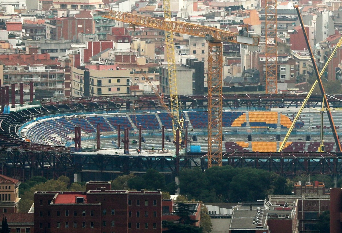Obietnice bez pokrycia? Powrót Barcelony na Camp Nou opóźniony