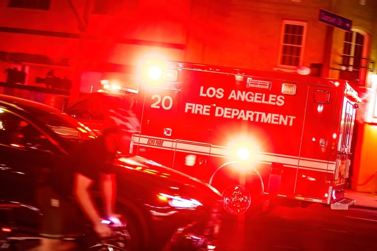 Ponad 30 osób zostało rannych, w tym siedem jest w stanie krytycznym, po tym jak samochód wjechał w tłum ludzi na Santa Monica Boulevard w Los Angeles. Sprawca wypadku na Santa Monica Boulevard był pod wpływem alkoholu, nie było to więc działanie terrorystyczne - poinformowała policja.
