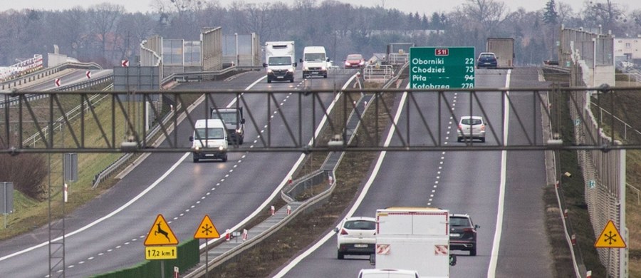 Od niedzieli, 20 lipca, kierowcy będą mogli korzystać z kolejnego wyremontowanego, prawie 3,5-kilometrowego odcinka drogi ekspresowej S11 - od stawów za węzłem Poznań Ławica do węzła Poznań Tarnowo Podgórne na jezdni w kierunku Piły - podała GDDKiA.