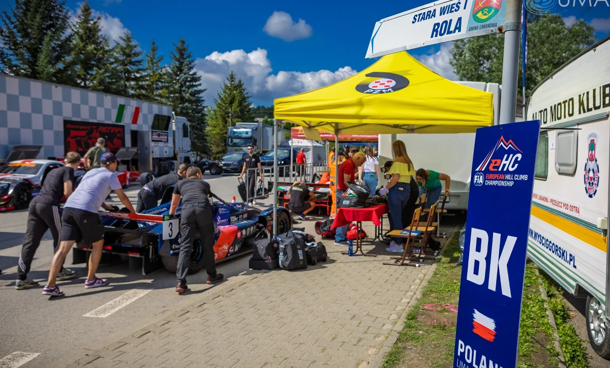 Grzegorz Rożalski wygrał sobotni etap wyścigu górskiego w Limanowej. Na starcie 16. edycji zawodów pojawiło się 115 kierowców z Polski i Europy. Rywalizacja toczy się w ramach mistrzostw Europy FIA EHC oraz górskich samochodowych mistrzostw Polski.
