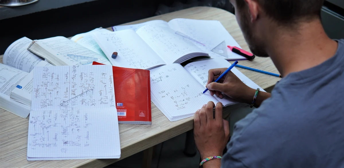 Polscy uczniowie szkół ponadpodstawowych zajęli ex aequo z Japonią 4. miejsce w klasyfikacji 66. Międzynarodowej Olimpiady Matematycznej, która odbywała się w Australii. To najlepszy wynik od ponad 50 lat.