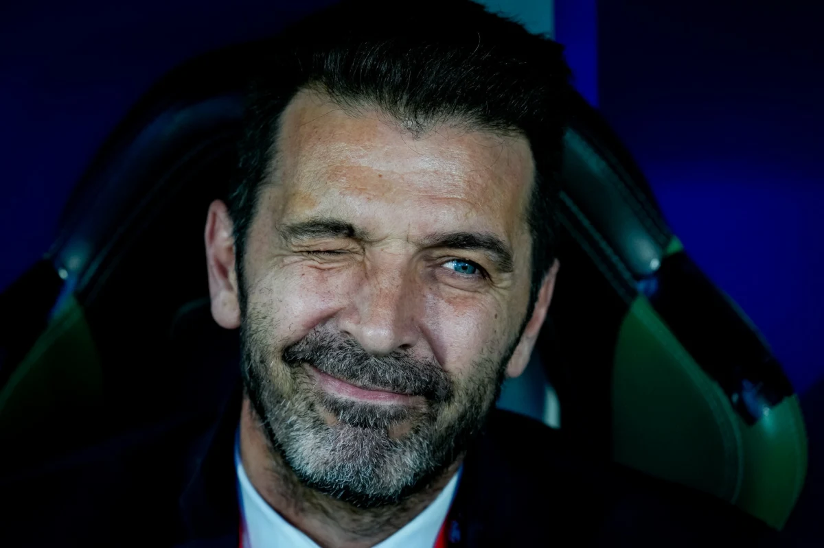 Były bramkarz piłkarskiej reprezentacji Włoch i Juventusu Turyn Gianluigi Buffon otrzymał nagrodę Premio Bancarella za autobiograficzną książkę "Sztuka upadania". Uroczystość wręczenia odbyła się w sobotę wieczorem w Pontremoli.