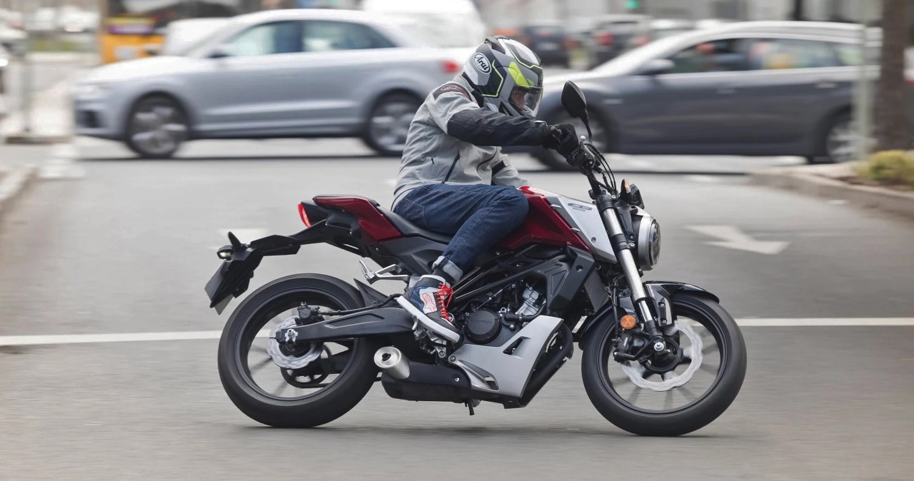 Prawo jazdy kat. B pozwala jeździć motocyklami i to nie tylko 125