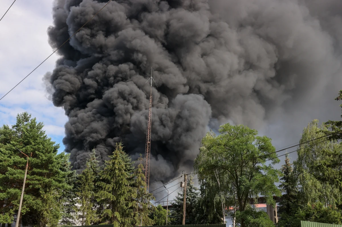W niedzielę doszło do pożaru magazynu z chemikaliami w Sochaczewie na Mazowszu. W kulminacyjnym momencie akcji gaśniczej z żywiołem walczyło ponad 40 strażaków.