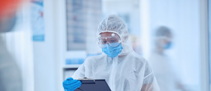 "Przede wszystkim trzeba teraz wyjaśnić, czy mamy do czynienia z cholerą" - podkreśla w rozmowie z dziennikarzem RMF FM prezes Polskiego Towarzystwa Epidemiologów i Lekarzy Chorób Zakaźnych profesor Krzysztof Tomasiewicz. W połowie tygodnia znane powinny być wyniki kluczowych badań, które pokażą, czy w Polsce doszło do zakażenia cholerą - dowiedział się nasz reporter w Głównym Inspektoracie Sanitarnym. 