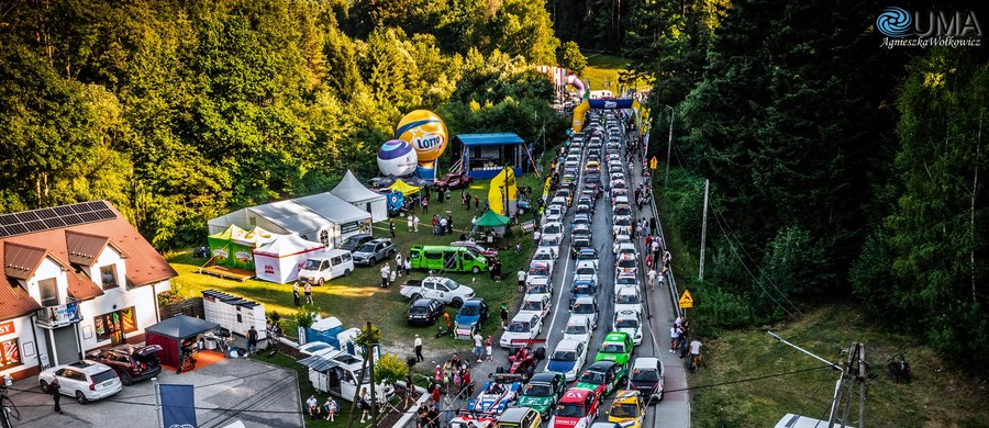 W Limanowej zakończyła się 7. runda FIA European Hill Climb Championship. To był historyczny dzień - padły rekordy prędkości, pojawiła się rekordowa liczba zawodników i kibiców. Zawody wygrał włoski mistrz Christian Merli (Nova Proto NP01, wśród kierowców aut z nadwoziem zamkniętym zwyciężył Polak, Grzegorz Rożalski (Mitsubishi Lancer). Na miejscu był reporter RMF FM - Maciej Pałahicki.