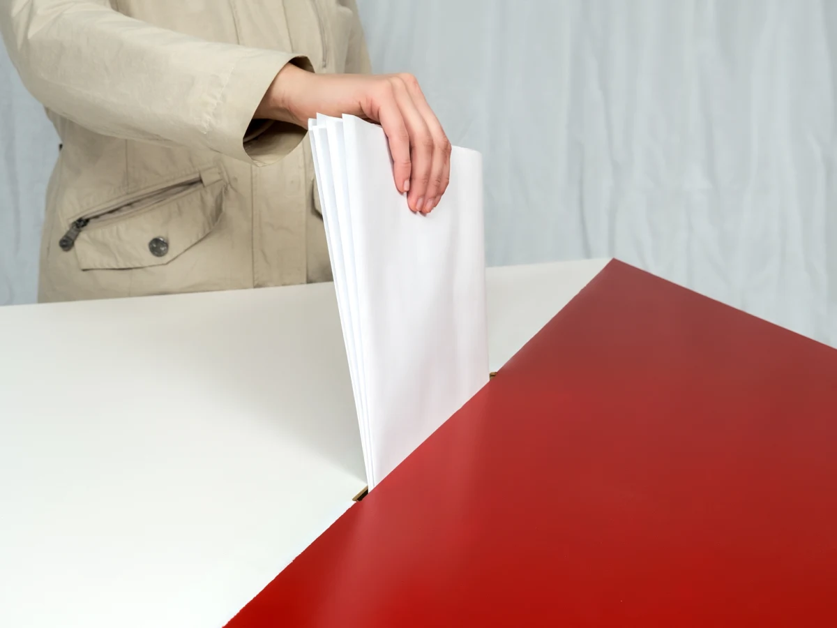 Burmistrz Marta Majewska i rada miasta Hrubieszowa (woj. lubelskie) zostają na swoich stanowiskach. Niedzielne referendum ws. ich odwołania uznano za nieważne z powodu zbyt niskiej frekwencji. Głosowało 10,84 proc. uprawnionych.