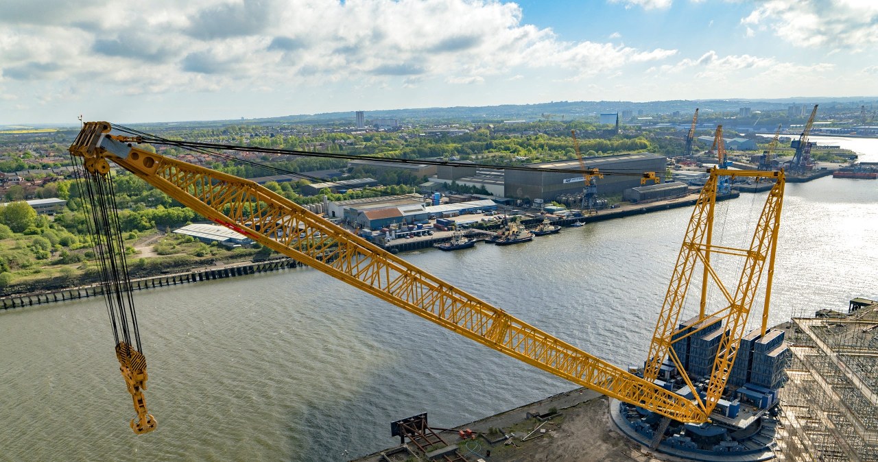 To największy dźwig na świecie. "Big Carl" jest w stanie podnieść 5 tys. ton