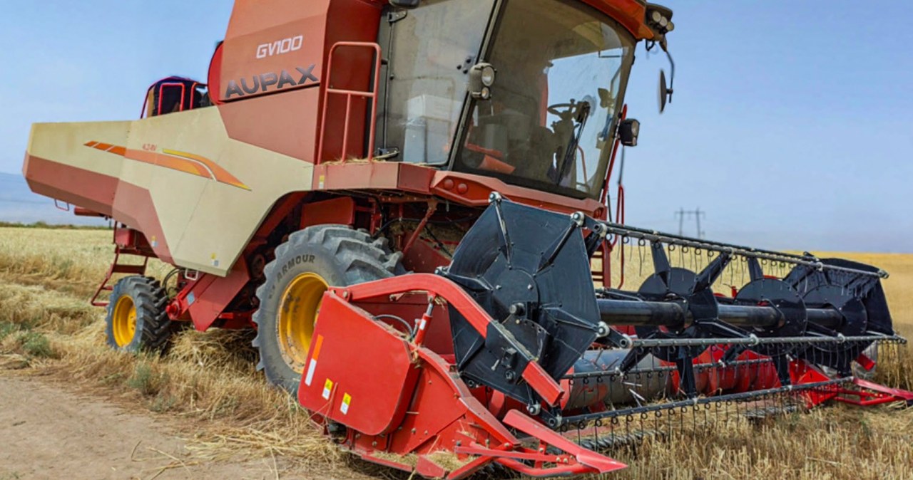 Pierwszy chiński kombajn składany w Polsce. Szkoda, iż to nie Bizon