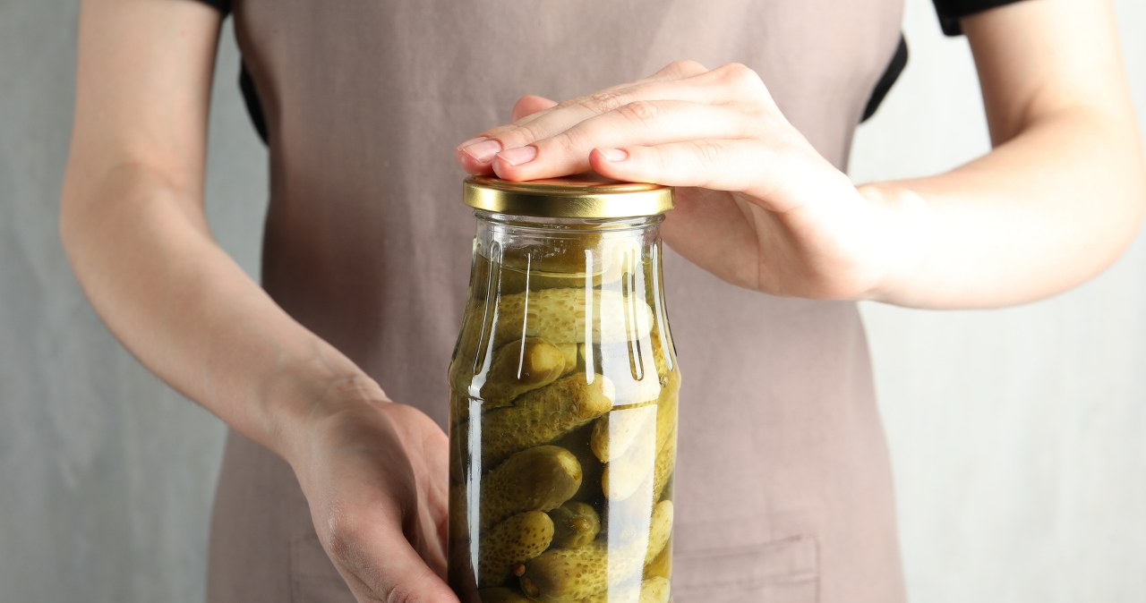 Ogórki kiszone dla zdrowych jelit. Domowy hit na trawienie