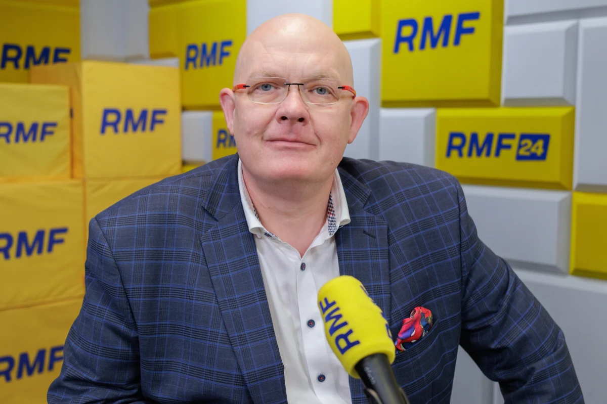 "Nie wiem, jakie będą moje dalsze losy. Nie wiem, czy się tego dowiem jutro. Nie znajdzie pan w tym rządzie wiceministra, który jest pewien tego, że zostanie albo nie zostanie" - powiedział w Porannej rozmowie w RMF FM wiceminister cyfryzacji Michał Gramatyka, odnosząc się do kwestii rekonstrukcji rządu Donalda Tuska. Poseł partii marszałka Sejmu Szymona Hołowni, Polski 2050, podkreślił, że skupia się na swoich obowiązkach. "Żebyśmy mieli ułatwienia w dostępie do internetu, żeby zrobić wreszcie w Polsce sms do 112. To mi spędza sen z powiek" - dodał.