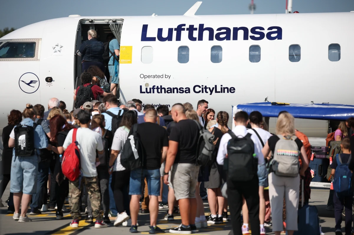 - Nie wiadomo, co tak dokładnie było przyczyną usterki. Mógł być to chwilowy zanik napięcia lub tzw. zawieszenie się systemu, co znane nam jest z normalnej pracy przy różnych komputerach lub systemach informatycznych - ocenił potencjalną przyczynę sobotnich awarii systemów informatycznych Polskiej Agencji Żeglugi Powietrznej, gość Radia RMF24, Grzegorz Brychczyński, ekspert do spraw lotniczych.